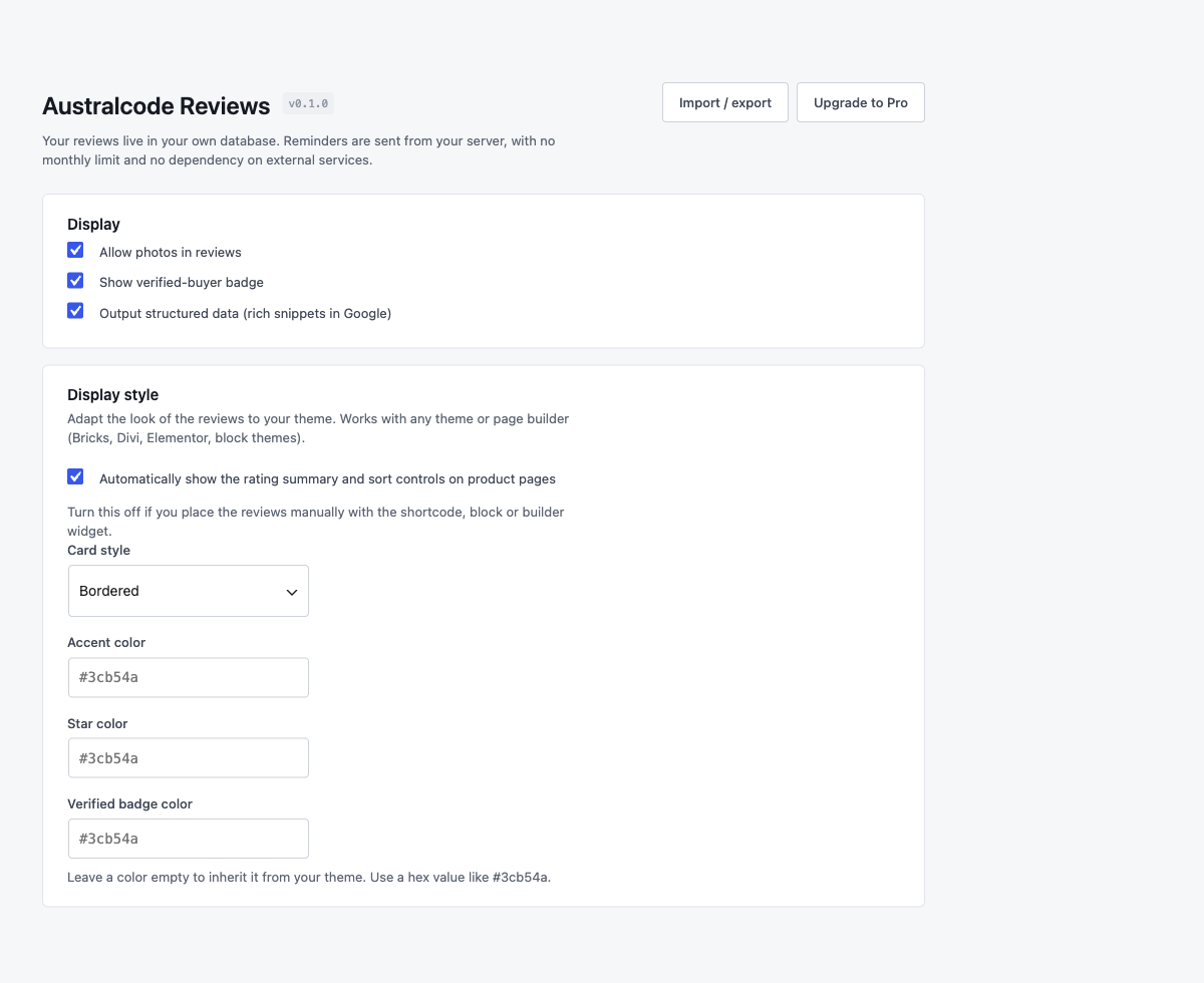 Display settings and style panel: toggles for photos, verified badge and structured data, plus card style and accent, star and badge colors that adapt to any theme